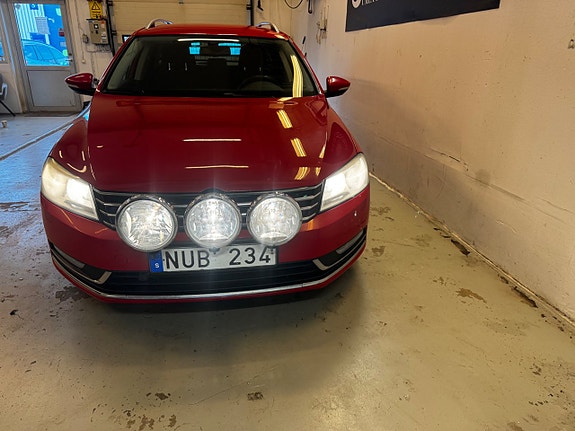 Volkswagen Passat 3 of 12