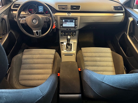 Volkswagen Passat 8 of 12