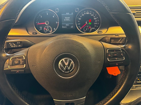 Volkswagen Passat 9 of 12