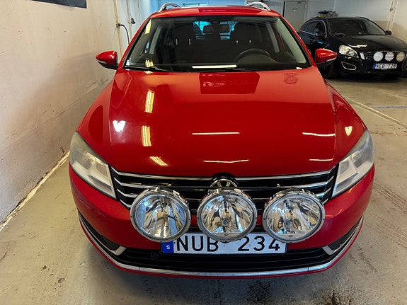 Volkswagen Passat 2 of 12