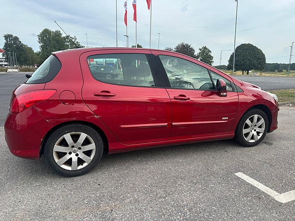 Peugeot 308 5 of 8
