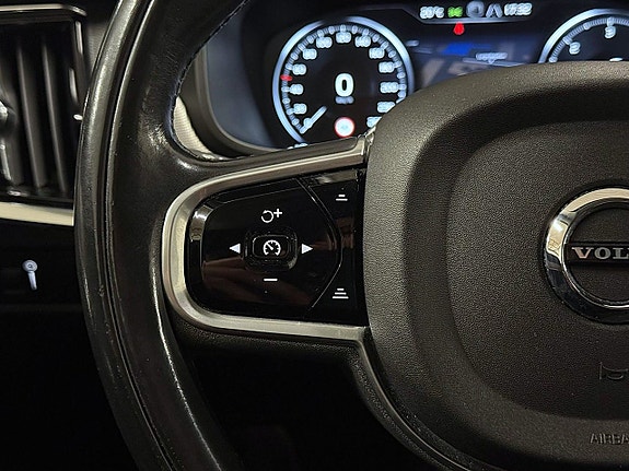 Volvo S90 16 of 29