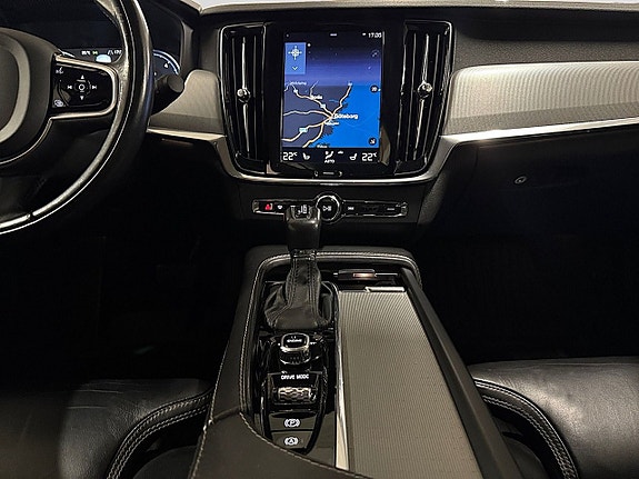 Volvo S90 15 of 29