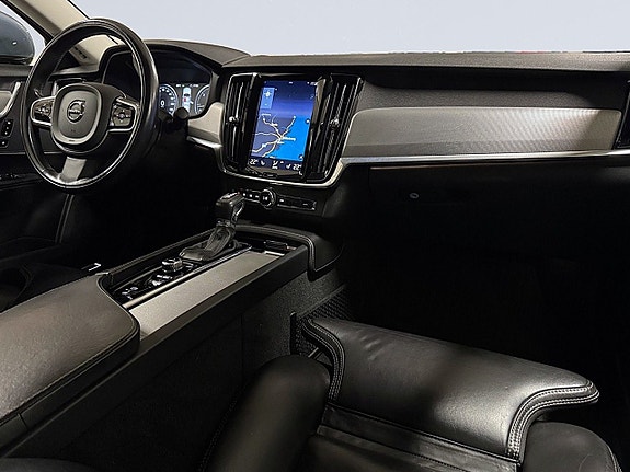 Volvo S90 13 of 29