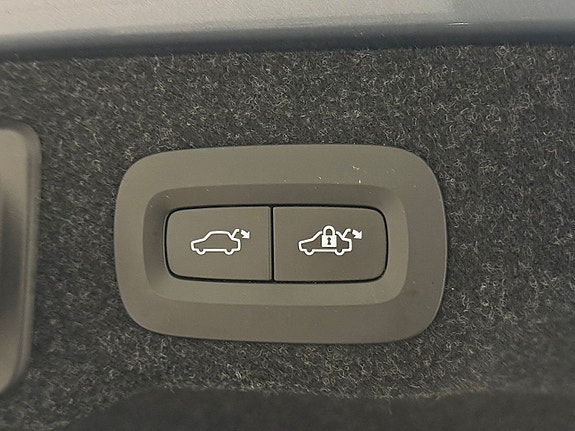 Volvo S90 28 of 29