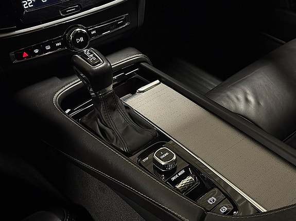 Volvo S90 18 of 29