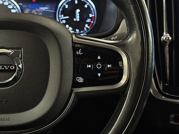 Volvo S90 17 of 29