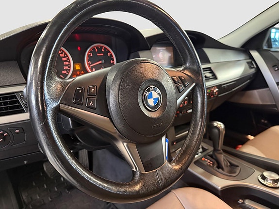 BMW 523i 10 of 21