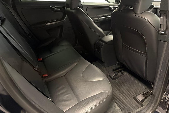 Volvo XC60 9 of 27