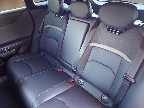 Mazda CX-6e 10 of 17