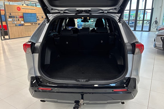 Toyota RAV4 10 of 18