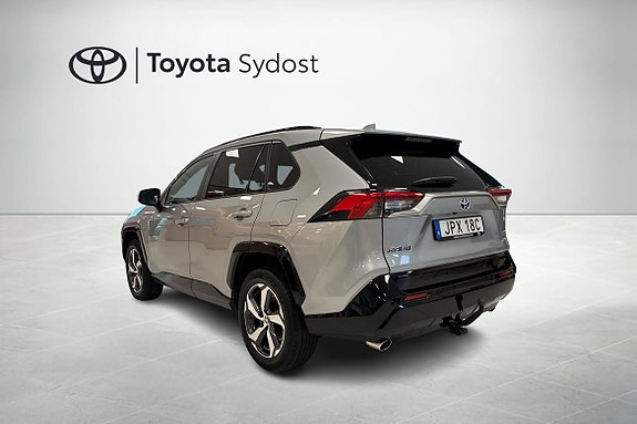 Toyota RAV4 2 of 18