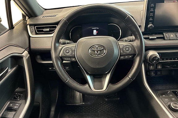 Toyota RAV4 9 of 18