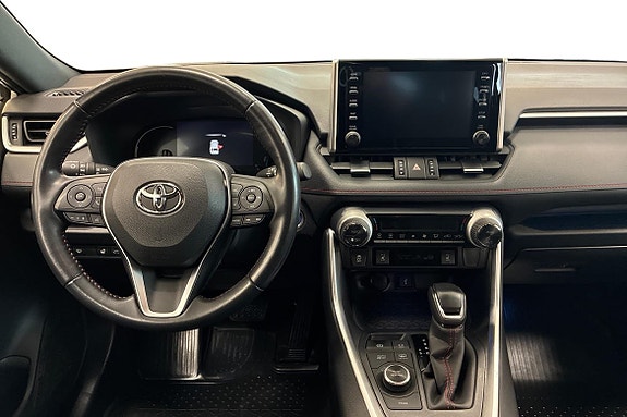 Toyota RAV4 8 of 18