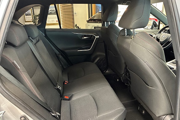 Toyota RAV4 7 of 18