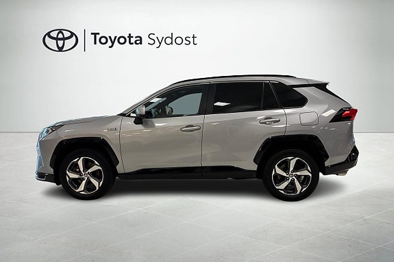 Toyota RAV4 3 of 18