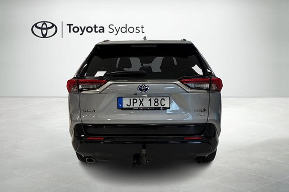 Toyota RAV4 4 of 18