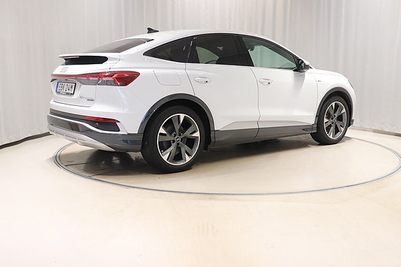 Audi Q4 e-tron 4 of 12