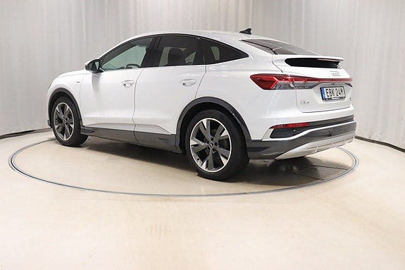 Audi Q4 e-tron 6 of 12