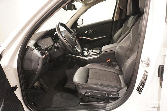 BMW 320d 8 of 12