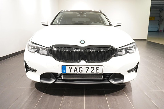 BMW 320d 2 of 12