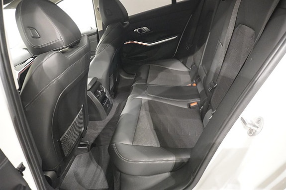BMW 320d 9 of 12