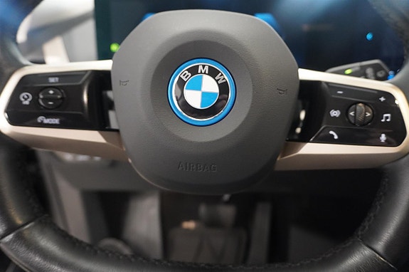 BMW iX 13 of 22