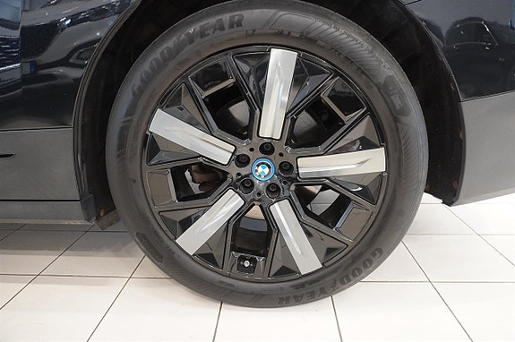 BMW iX 19 of 22