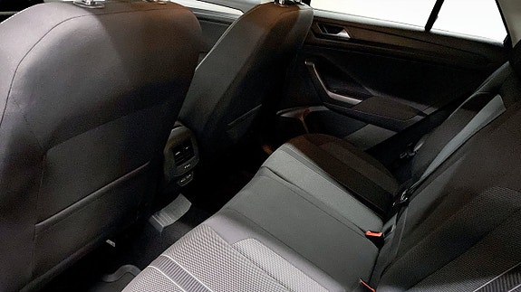 Volkswagen T-Roc 11 of 12