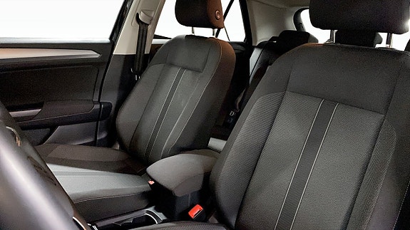Volkswagen T-Roc 8 of 12