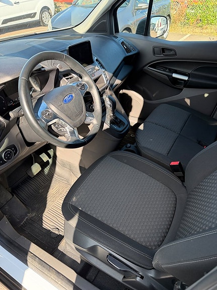 Ford Transit Connect 10 of 26