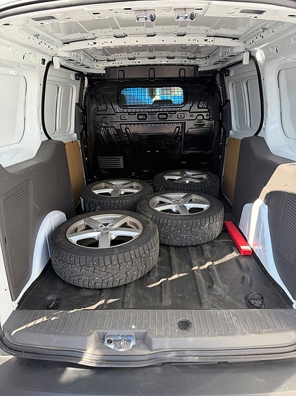 Ford Transit Connect 24 of 26