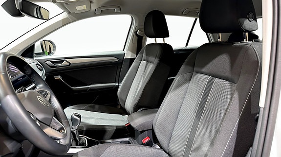 Volkswagen T-Roc 8 of 18
