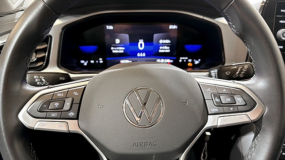 Volkswagen T-Roc 16 of 18