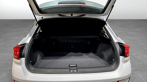 Volkswagen T-Roc 12 of 18