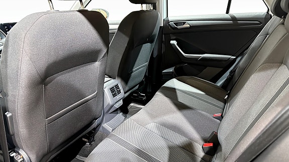 Volkswagen T-Roc 11 of 18