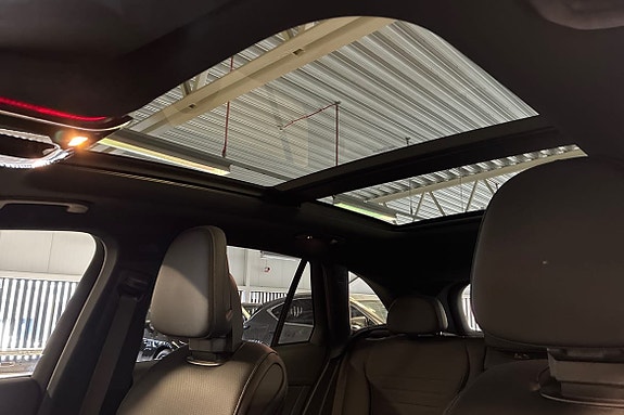 Mercedes-Benz GLC300 e 26 of 27