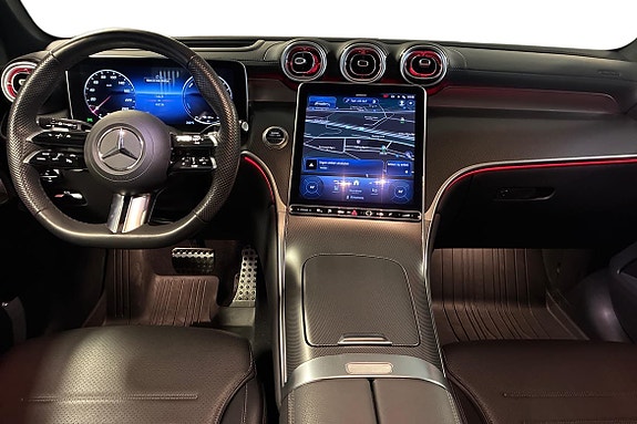 Mercedes-Benz GLC300 e 8 of 27