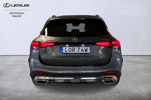 Mercedes-Benz GLC300 e 19 of 27