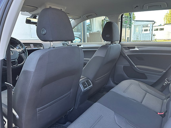 Volkswagen Golf VII 8 of 8