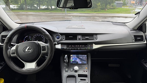 Lexus CT200h 9 of 17