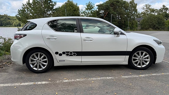 Lexus CT200h 7 of 17