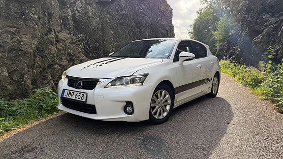 Lexus CT200h 4 of 17