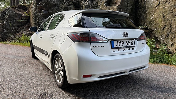 Lexus CT200h 6 of 17
