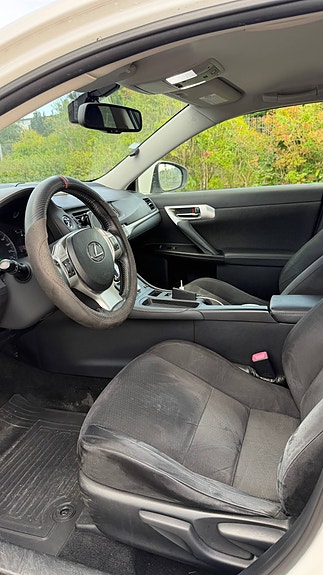 Lexus CT200h 10 of 17