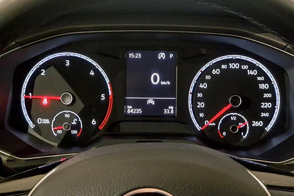 Volkswagen T-Roc 9 of 13