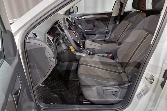 Volkswagen T-Roc 6 of 13