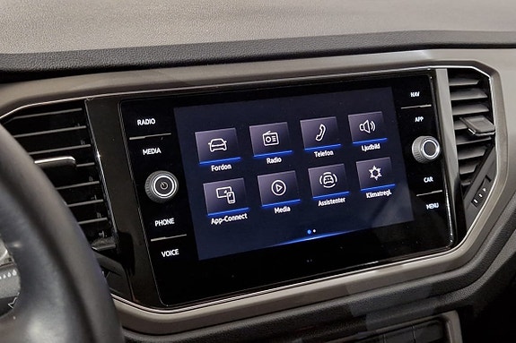 Volkswagen T-Roc 10 of 13