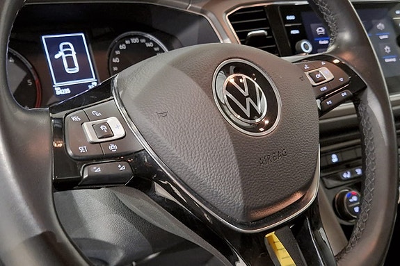 Volkswagen T-Roc 8 of 13