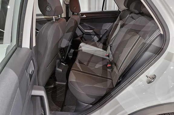 Volkswagen T-Roc 13 of 13